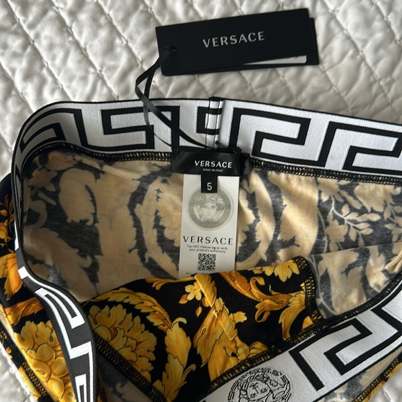 Versace - Picture 6 of 8